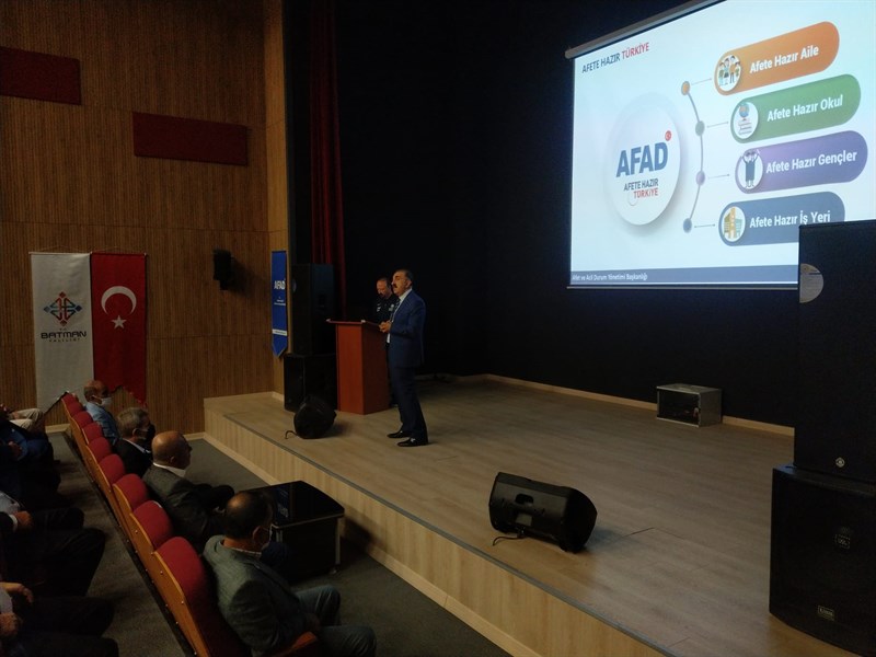 Batman Merkez Mahalle Muhtarlarına Afet Farkındalık Eğitimi Verildi