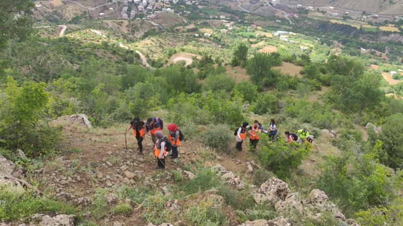 AFAD Gönüllülerimizle beraber Sason İlçemizde “Dağ Tırmanışı, Doğa Yürüyüşü ve Piknik” Programı düzenlendi.